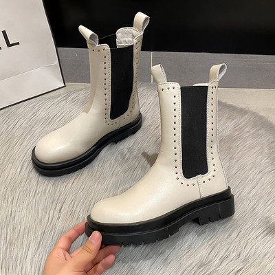 Női alkalmi csizma lekerekített modell fém elemekkel