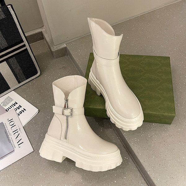 Öko bőrből készült női csizma csattal és cipzárral