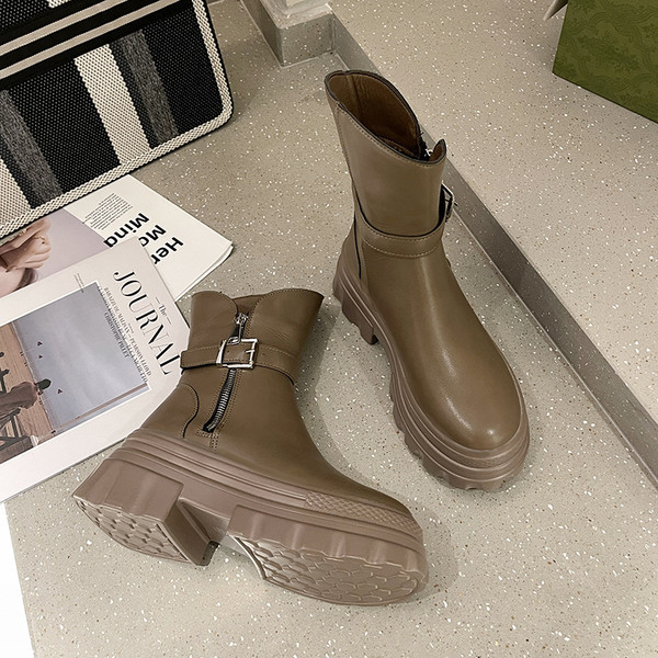 Öko bőrből készült női csizma csattal és cipzárral