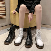 Alkalmi női csizma műbőrből, fűzős