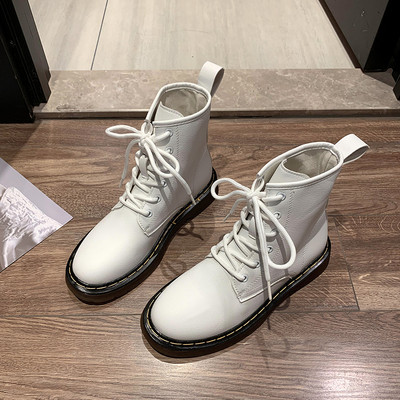 Alkalmi női csizma műbőrből, fűzős