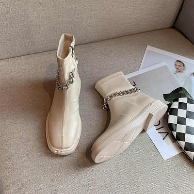 Női bőrcsizma új modellje fémlánccal