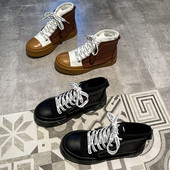 Műbőrből készült, fűzős női csizma - retro stílusú