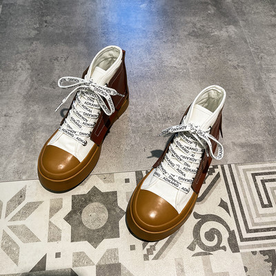 Műbőrből készült, fűzős női csizma - retro stílusú