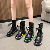 Öko bőrből készült női csizma fűzővel, lapos talppal