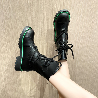 Öko bőrből készült női csizma fűzővel, lapos talppal