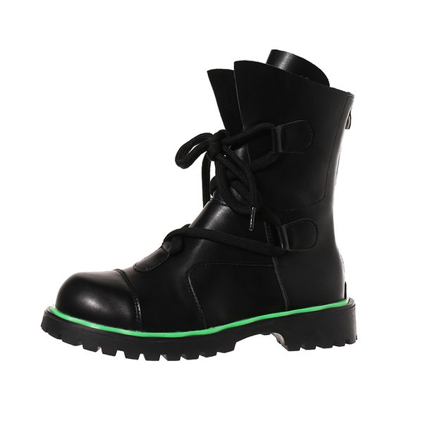 Öko bőrből készült női csizma fűzővel, lapos talppal