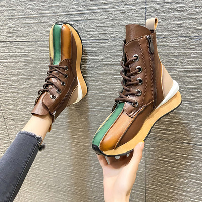 Női felső csizma lapos magas talppal és fűzővel