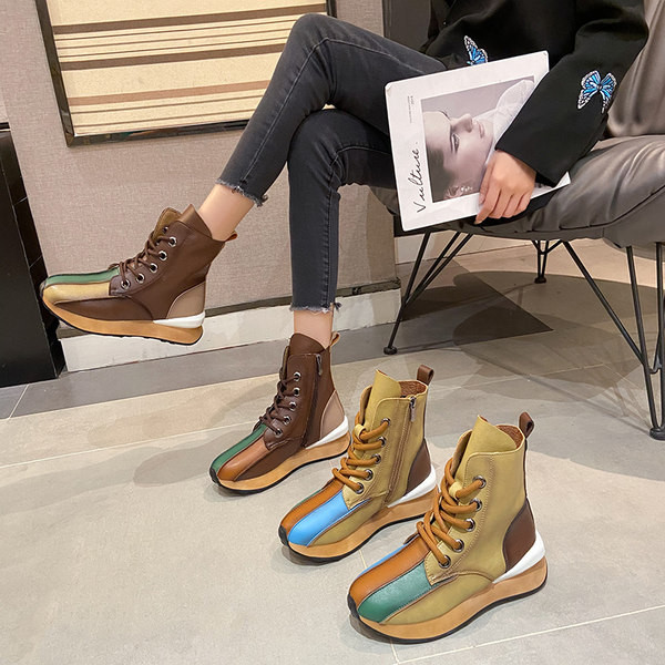 Női felső csizma lapos magas talppal és fűzővel