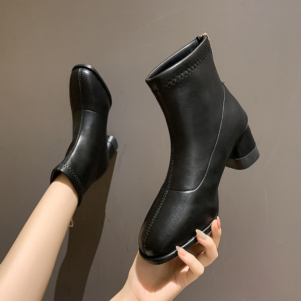 Női bőrcsizma cipzárral és alacsony sarkú - két színben