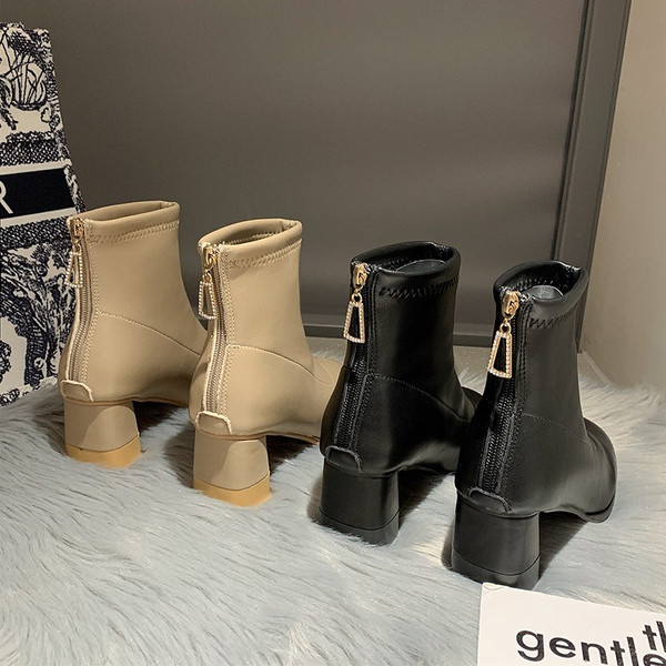 Női bőrcsizma cipzárral és alacsony sarkú - két színben