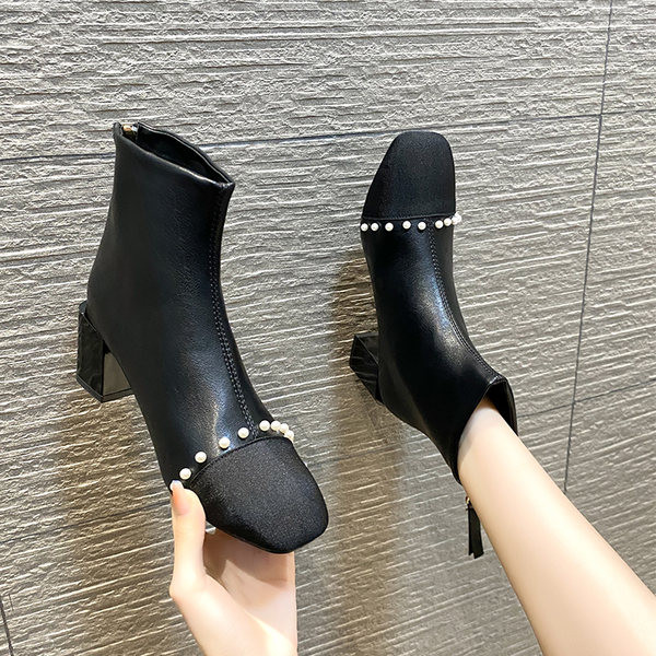 Elegantne ženske čizme zaobljeni model s biserima