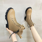 Aktuális női csizma eco bőrből sima modell fűzős