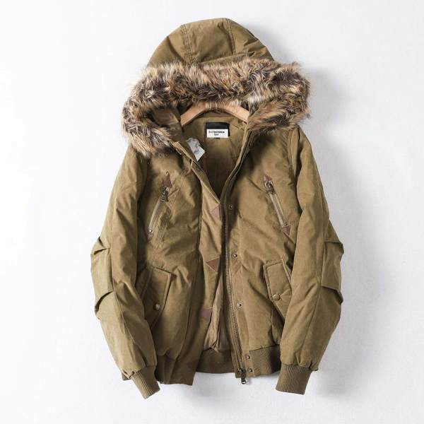 Lühike kapuutsiga ja sulestikuga talvejope