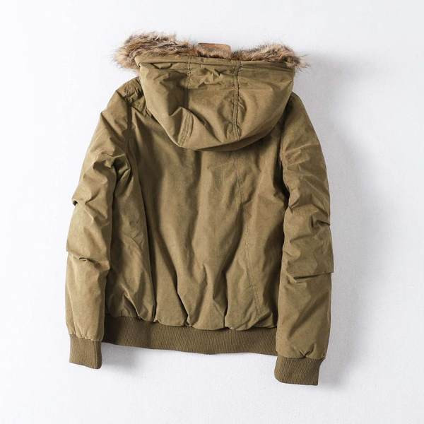 Lühike kapuutsiga ja sulestikuga talvejope