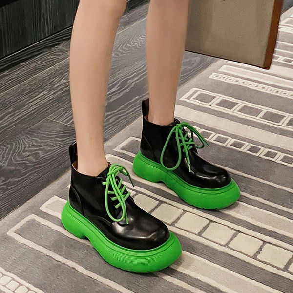 Ženske casual čizme s ravnim potplatom i vezicama