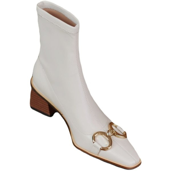 Eko bőrből készült stílusos női csizma csattal és sarokkal