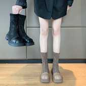 Modern női csizma fekete és barna színben