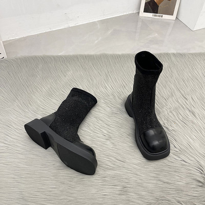 Modern női csizma fekete és barna színben