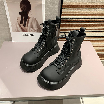 Alkalmi női csizma fűzővel és vastag talppal