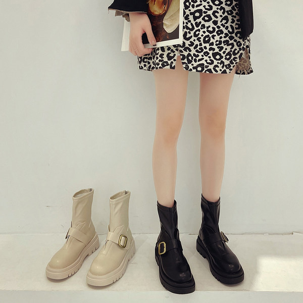 Alkalmi női műbőr csizma csattal