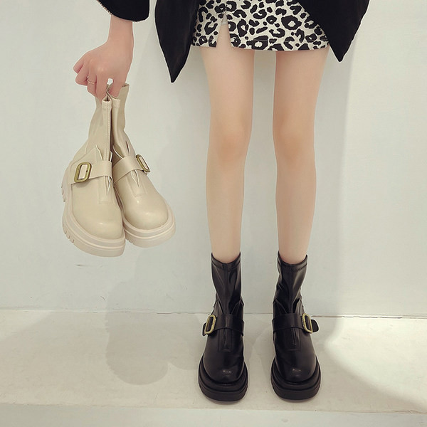 Alkalmi női műbőr csizma csattal