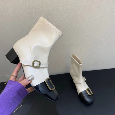 Aktuális női csizma eco bőrből, csattal