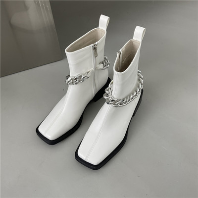 Női alkalmi csizma eko bőrből, fém lánccal