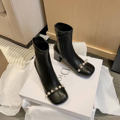 Eko bőrből készült stílusos női csizma sarokkal és gyöngyökkel