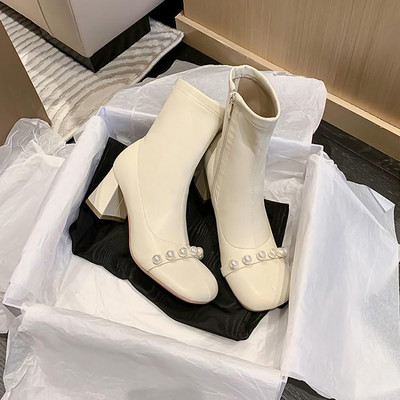 Eko bőrből készült stílusos női csizma sarokkal és gyöngyökkel