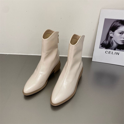 Női csizma hegyes tiszta modell