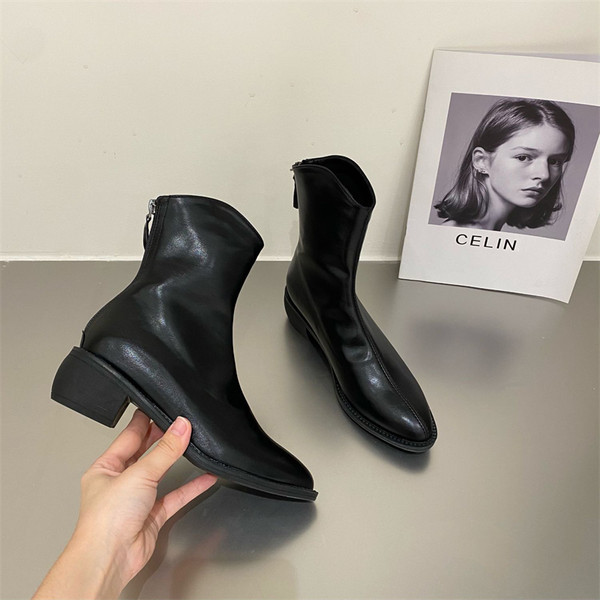 Női csizma hegyes tiszta modell