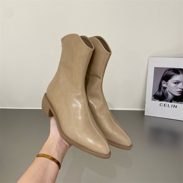 Női csizma hegyes tiszta modell