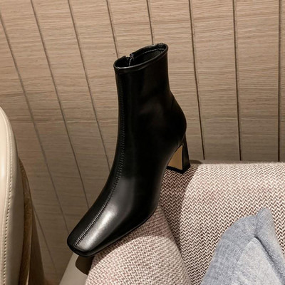 Elegantne ženske čizme s patentnim zatvaračem jednobojni model