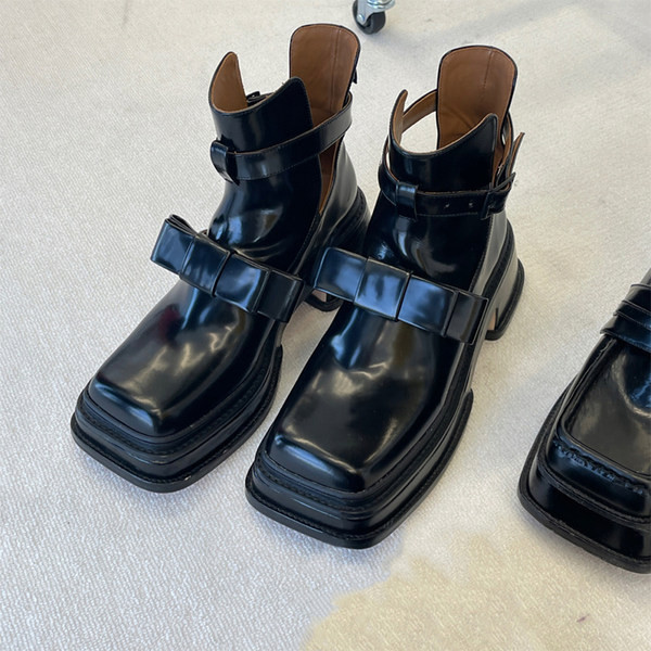 Női topikus csizma lapos talppal és szalaggal