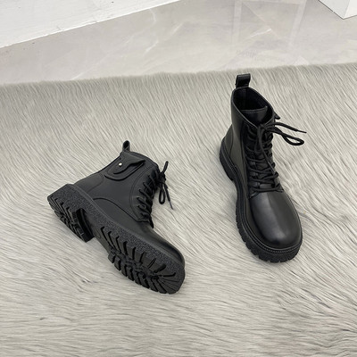 Naiste vabaaja paeltega kunstnahast saapad