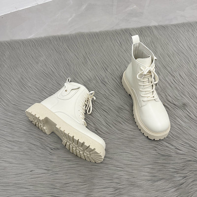 Naiste vabaaja paeltega kunstnahast saapad