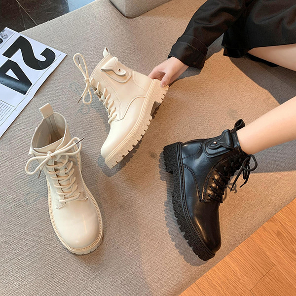 Naiste vabaaja paeltega kunstnahast saapad