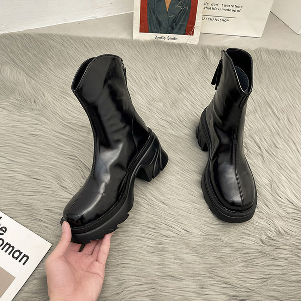 Novi model ženskih zaobljenih čizama od eko kože u crnoj i braon boji