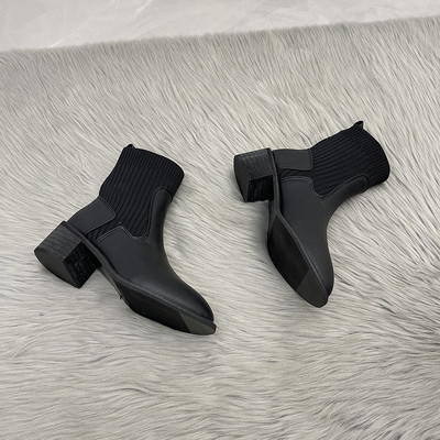 Őszi-téli női csizma új modellje 5 cm-es szögletes sarokkal