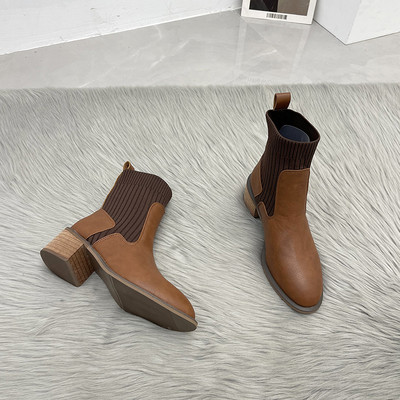 Őszi-téli női csizma új modellje 5 cm-es szögletes sarokkal