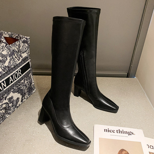 Ženske kožne čizme sa patentnim zatvaračem i petom u dvije boje