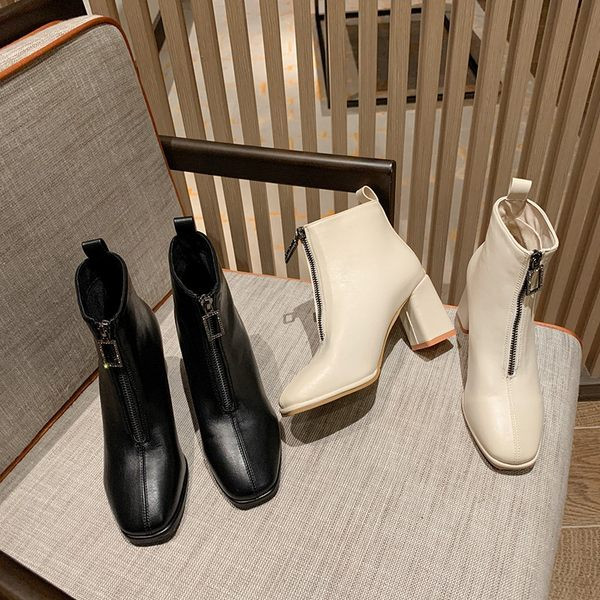 Női bőrcsizma cipzárral és vastag sarokkal - két színben