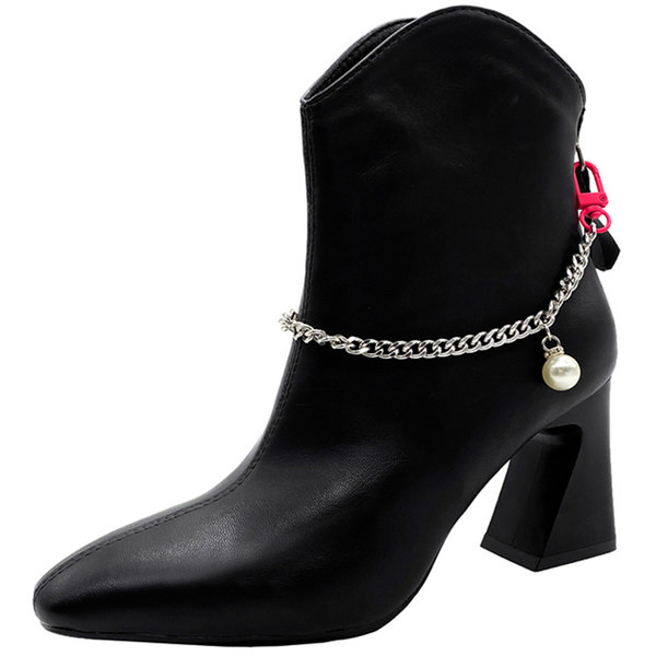 Ženske jesensko-zimske čizme na petu i metalni ukras