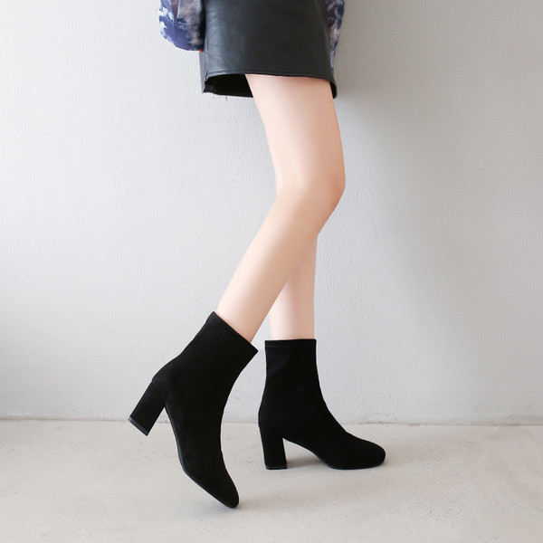 Női csizma mesterséges velúrból és vastag sarkú