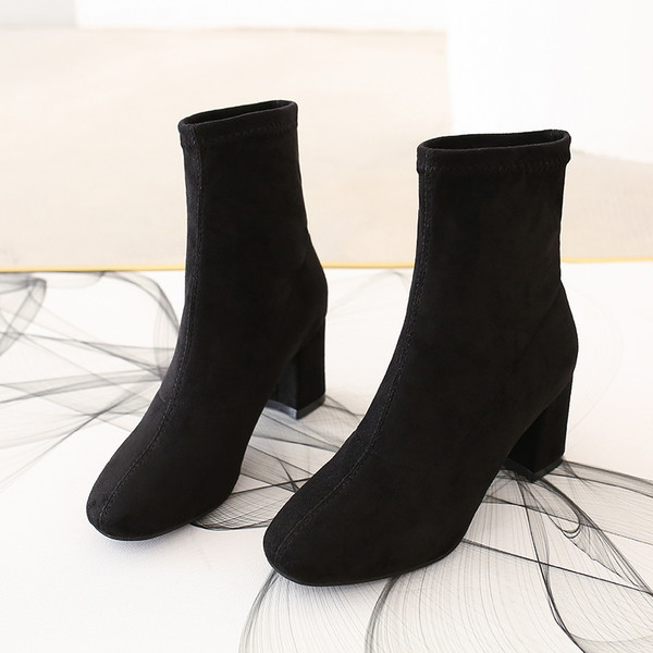 Női csizma mesterséges velúrból és vastag sarkú