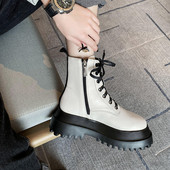 Aktuális női csizma lapos talpú cipzárral és fűzővel