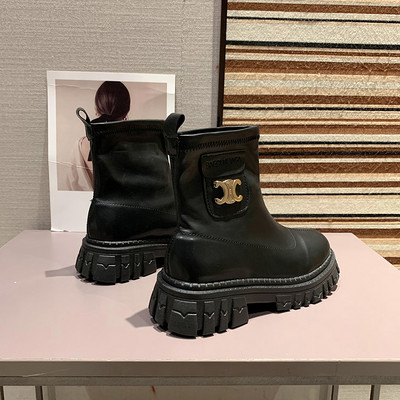 Új női csizma modell durva talppal és fém elemmel