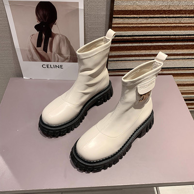 Új női csizma modell durva talppal és fém elemmel