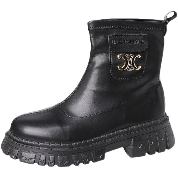 Új női csizma modell durva talppal és fém elemmel